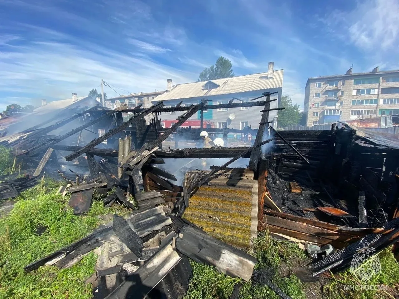 🔥 Дом 100 кв.м сгорел в Аскизском районе 
 
В селе Бельтирское из‑за замыкания проводки вспыхнули к