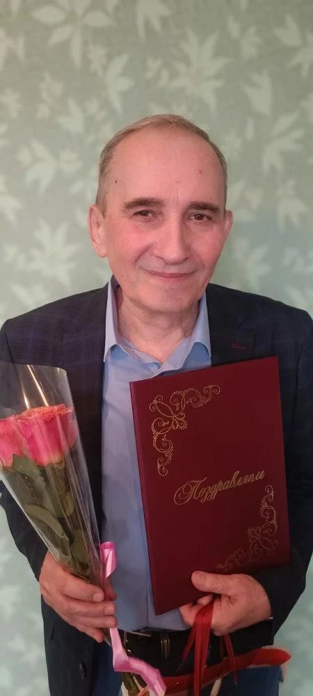 С юбилеем, Александр Николаевич!
        Сорок шесть  лет педагогического стажа – впечатляющий факт.