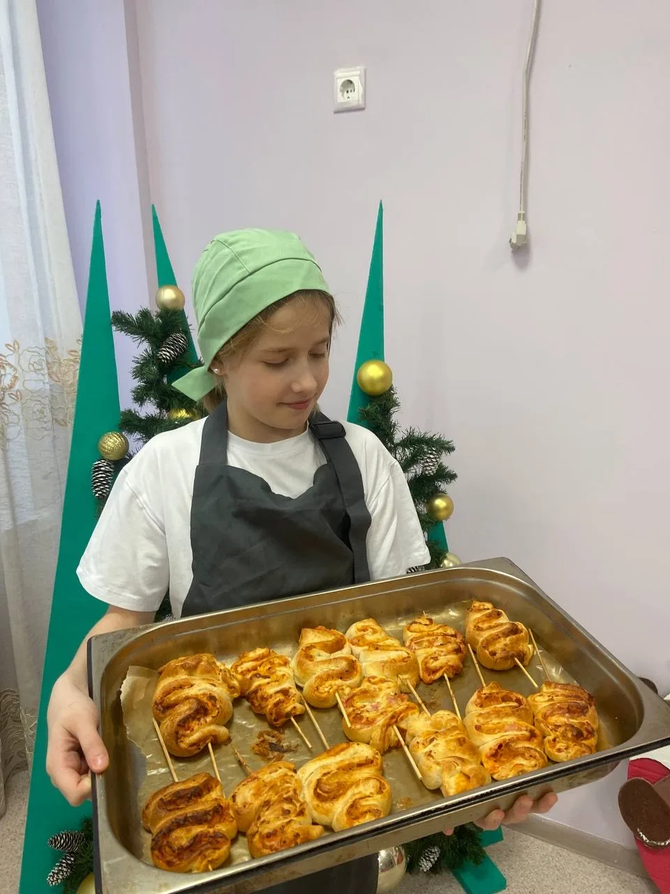 🌟 Кулинарный мастер‑класс «Волшебные ёлочки»: творчество и вкус в каждом кусочке! 

 В нашем Центре