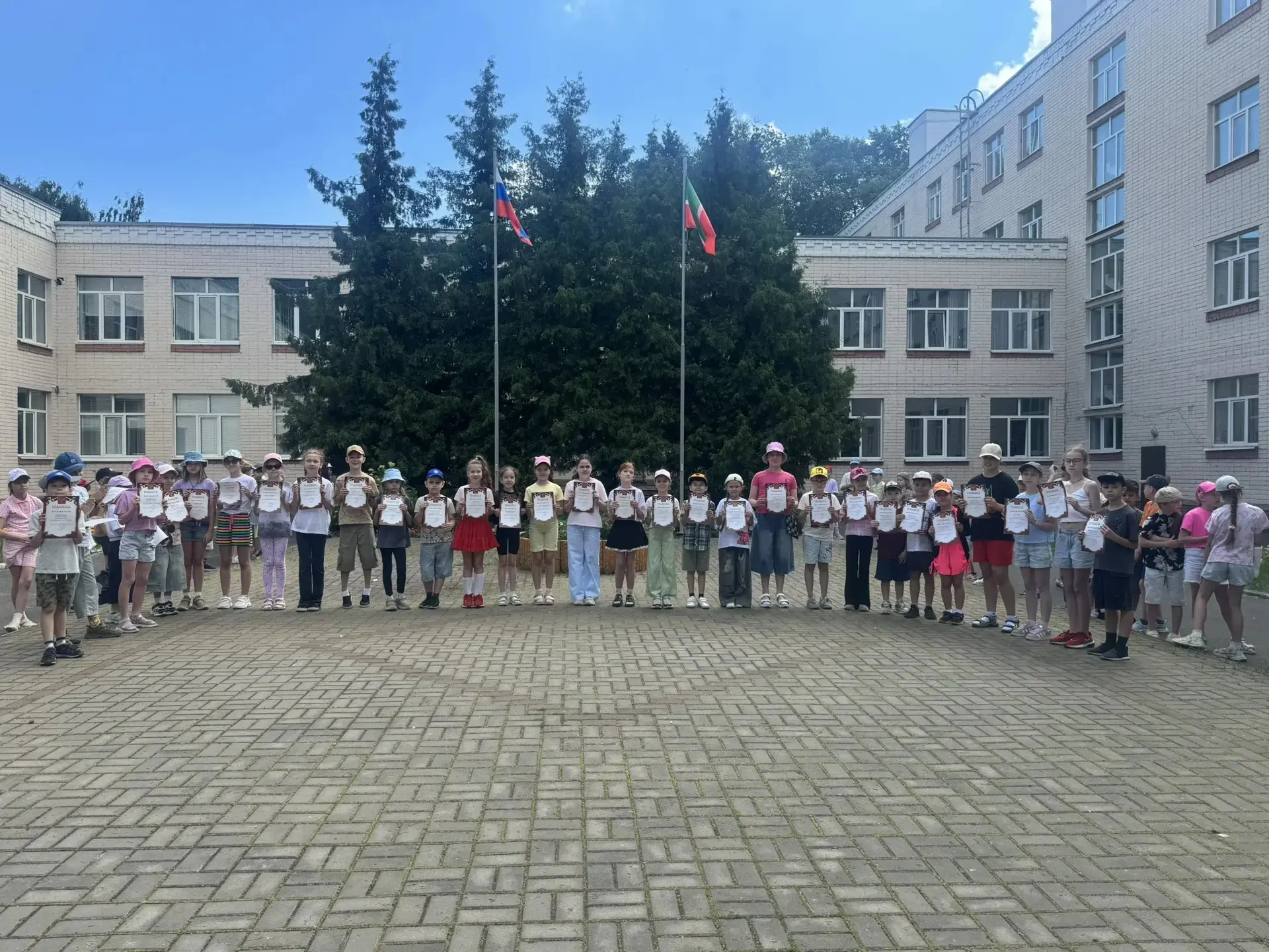Ребята из пришкольного лагеря «Зайка моя»побывали  в Центре внешкольной работы Московского района и 