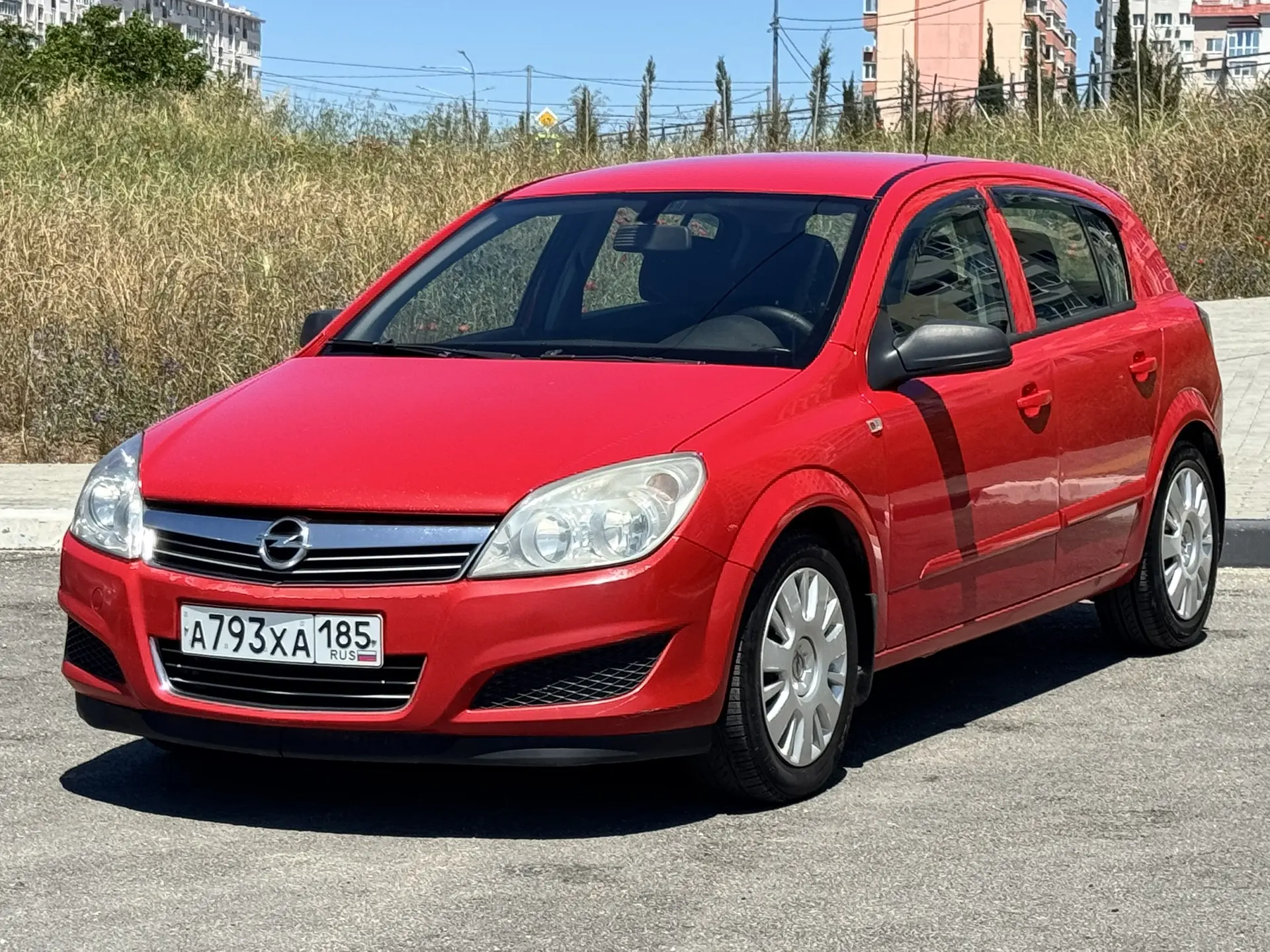 Opel Astra ( H ) полноценный рестайлинг 
Двигатель 1.6 бензин ( 118л.с.)  
Свежее масло и ГРМ , пере
