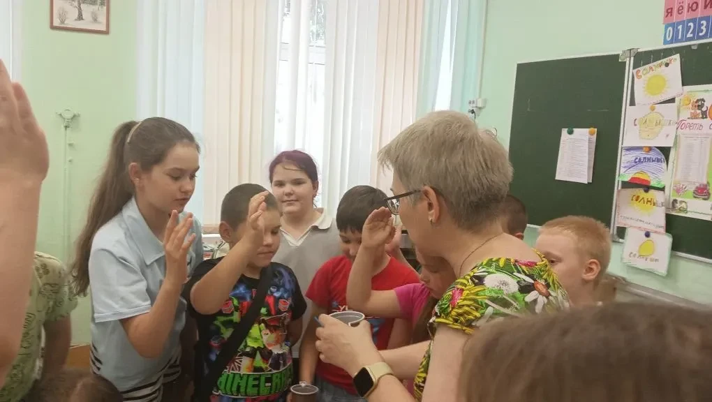 9 ИЮНЯ — ПРОДОЛЖАЕТ РАБОТУ НАШ ШКОЛЬНЫЙ ЛАГЕРЬ.
✅ С утра — закаливающие процедуры и игры по интереса