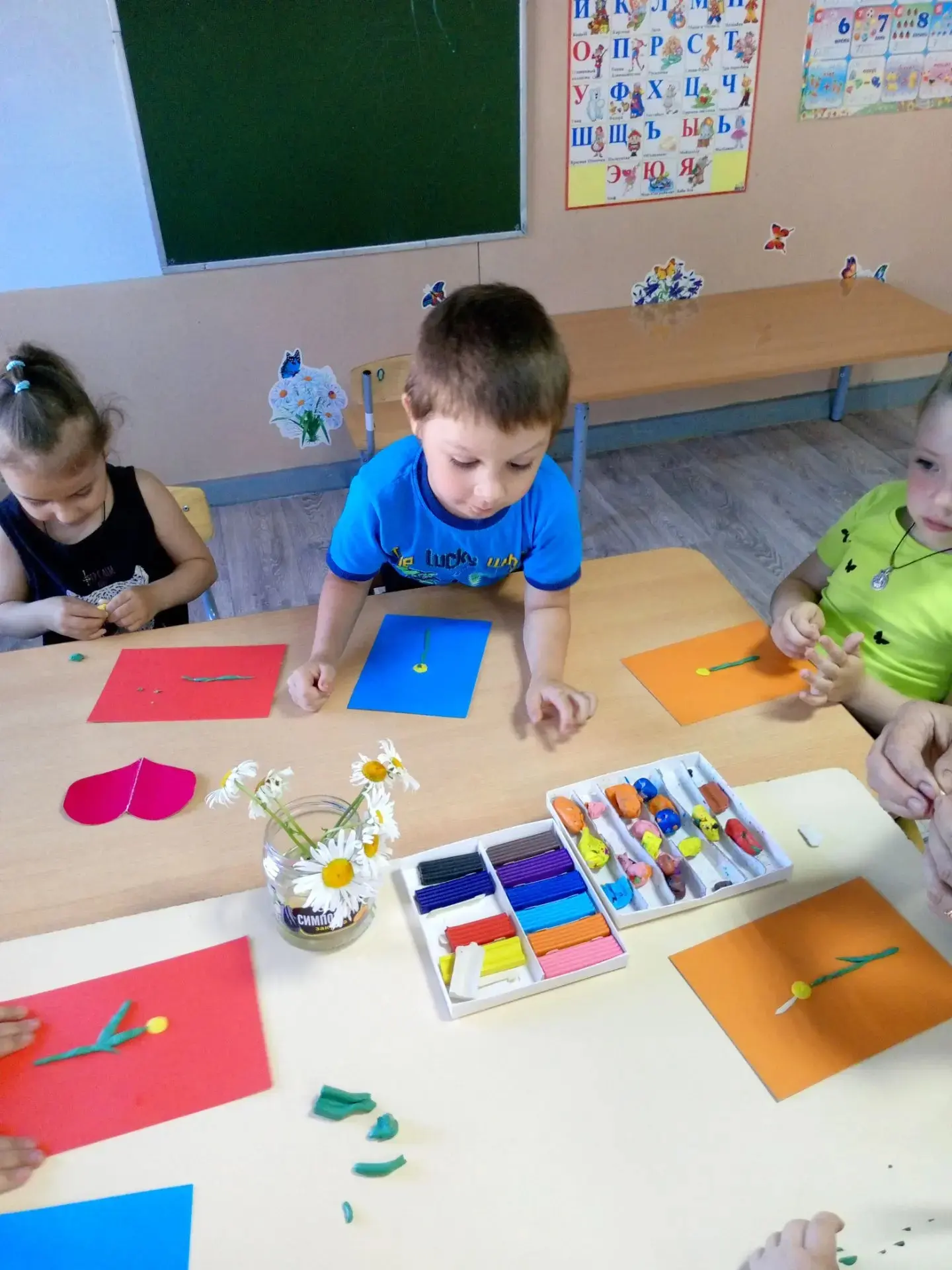 День ромашек. Лепим ромашку