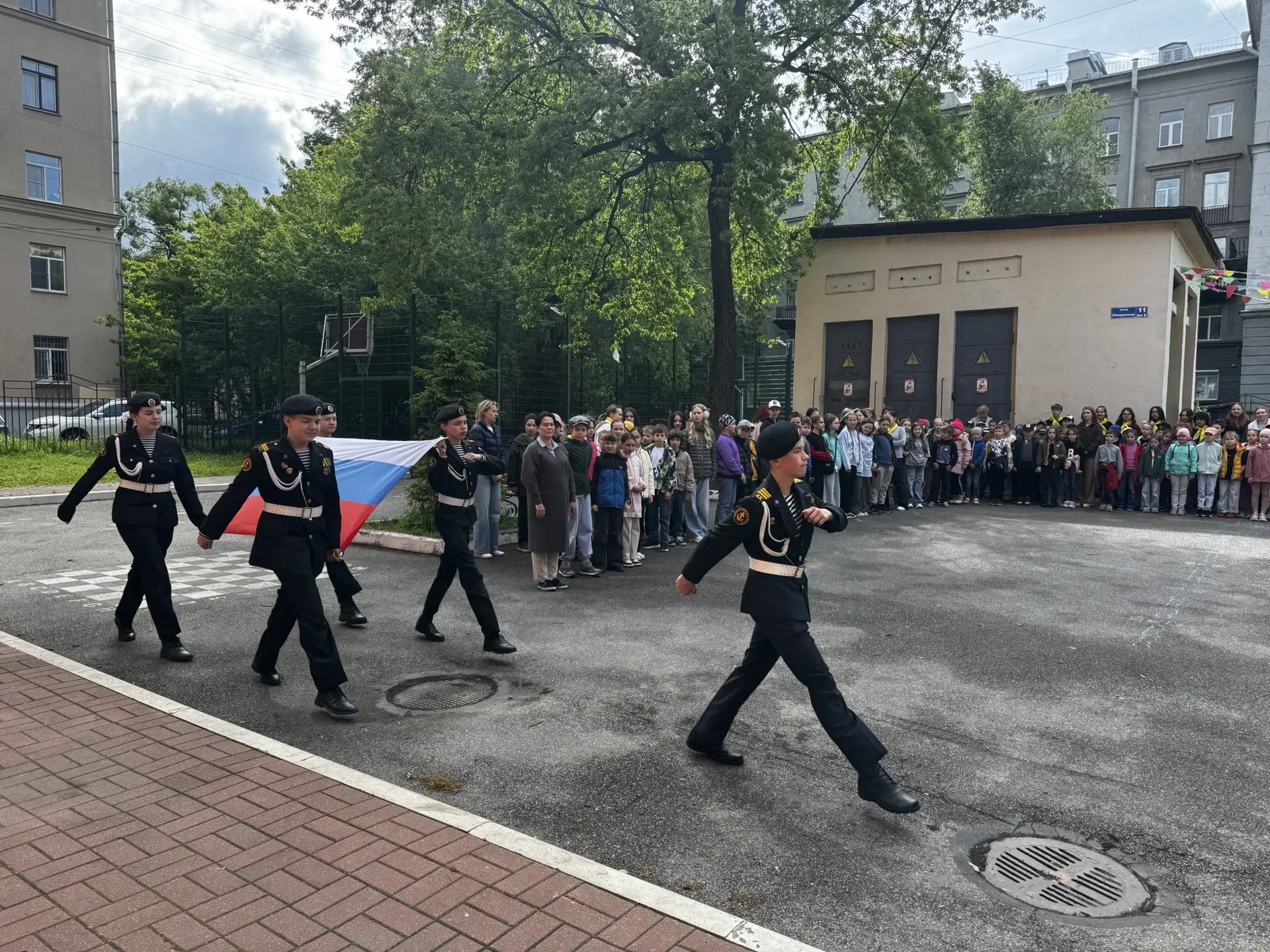 У нас отличные новости! 🎉

27 мая 2026 года городской оздоровительный лагерь «Канарейка» снова расп