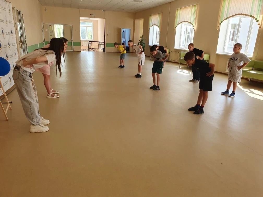 🌸 День цветов на пришкольной площадке! 

Сегодня на нашей пришкольной площадке царило настоящее цве