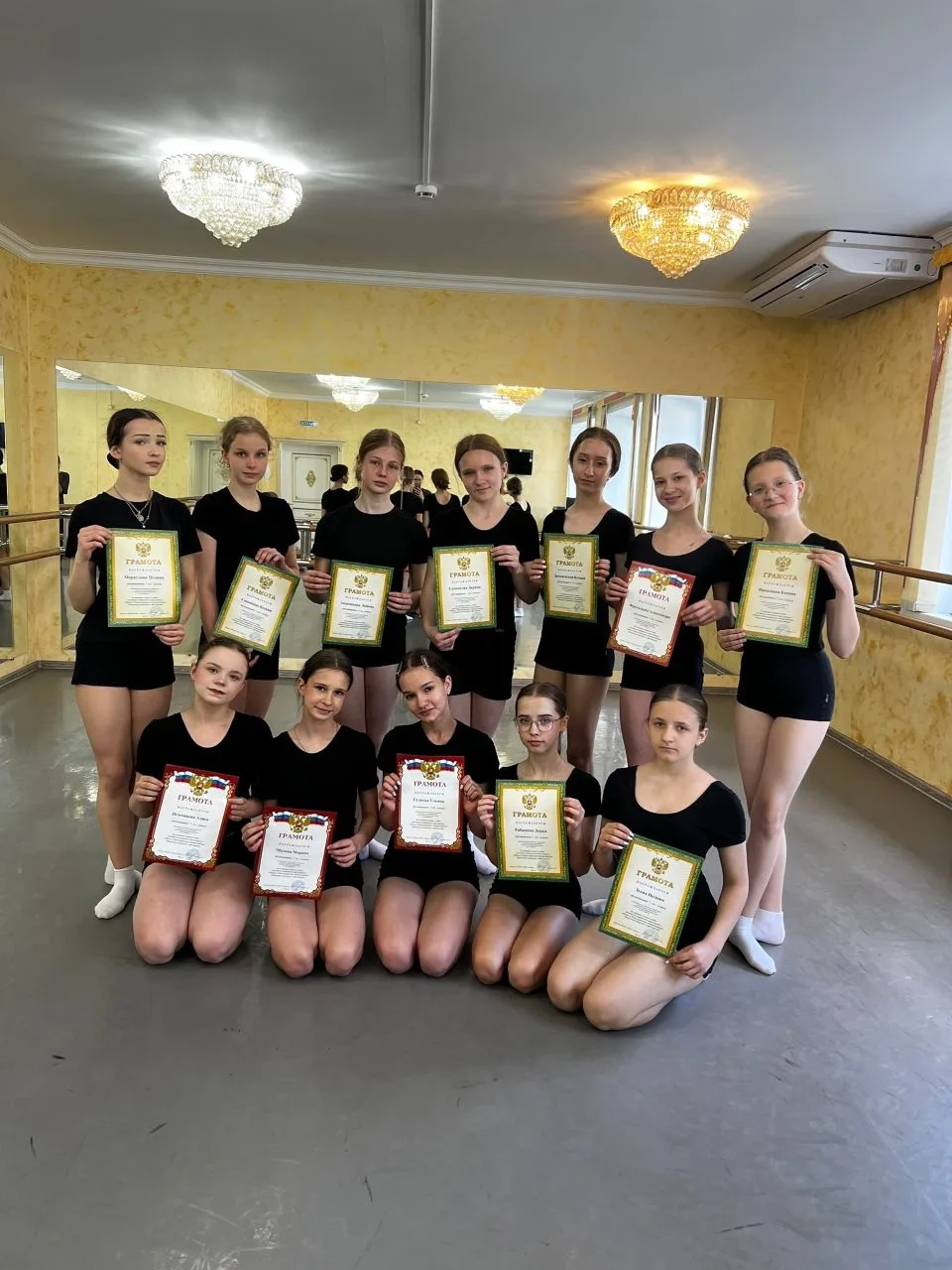 💐Поздравляем с  успешным окончанием учебного года 🌺
Отличных и безопасных каникул!!!