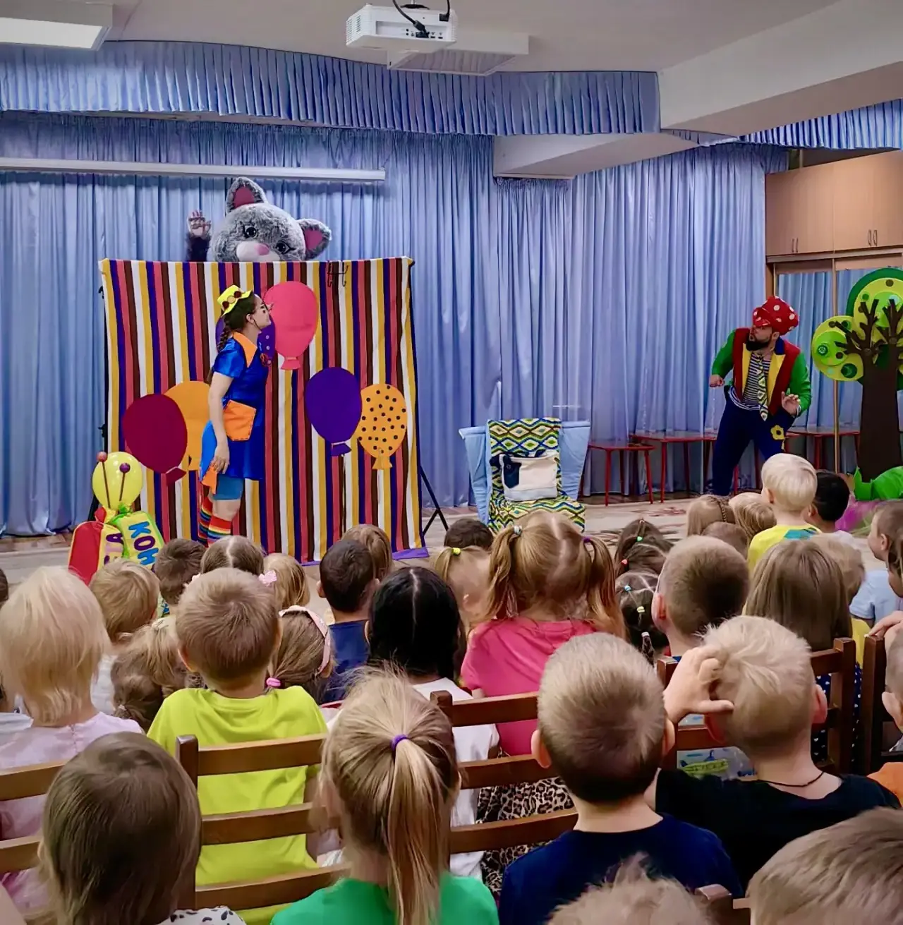 🎭 Сказочное погружение в тему дружбы 👫

Вчера к нам заглянул настоящий праздник! 🎉Театр «Бабушкин