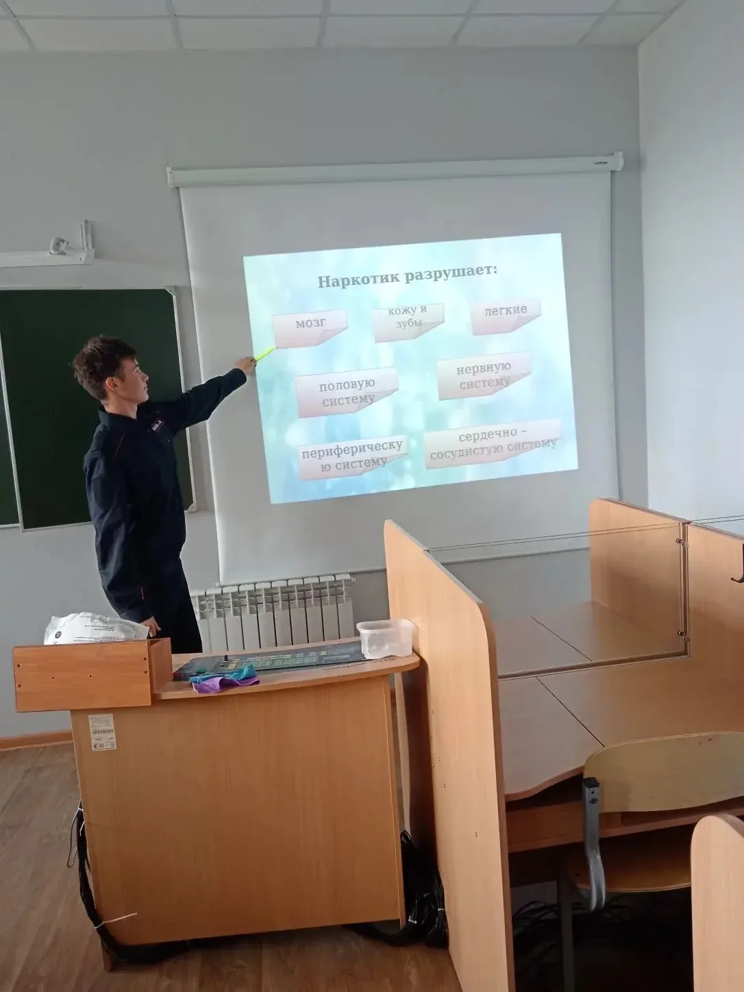 5 июня в 436 группе состоялся классный час на тему "Вред наркотиков", где студенты узнали о негативн