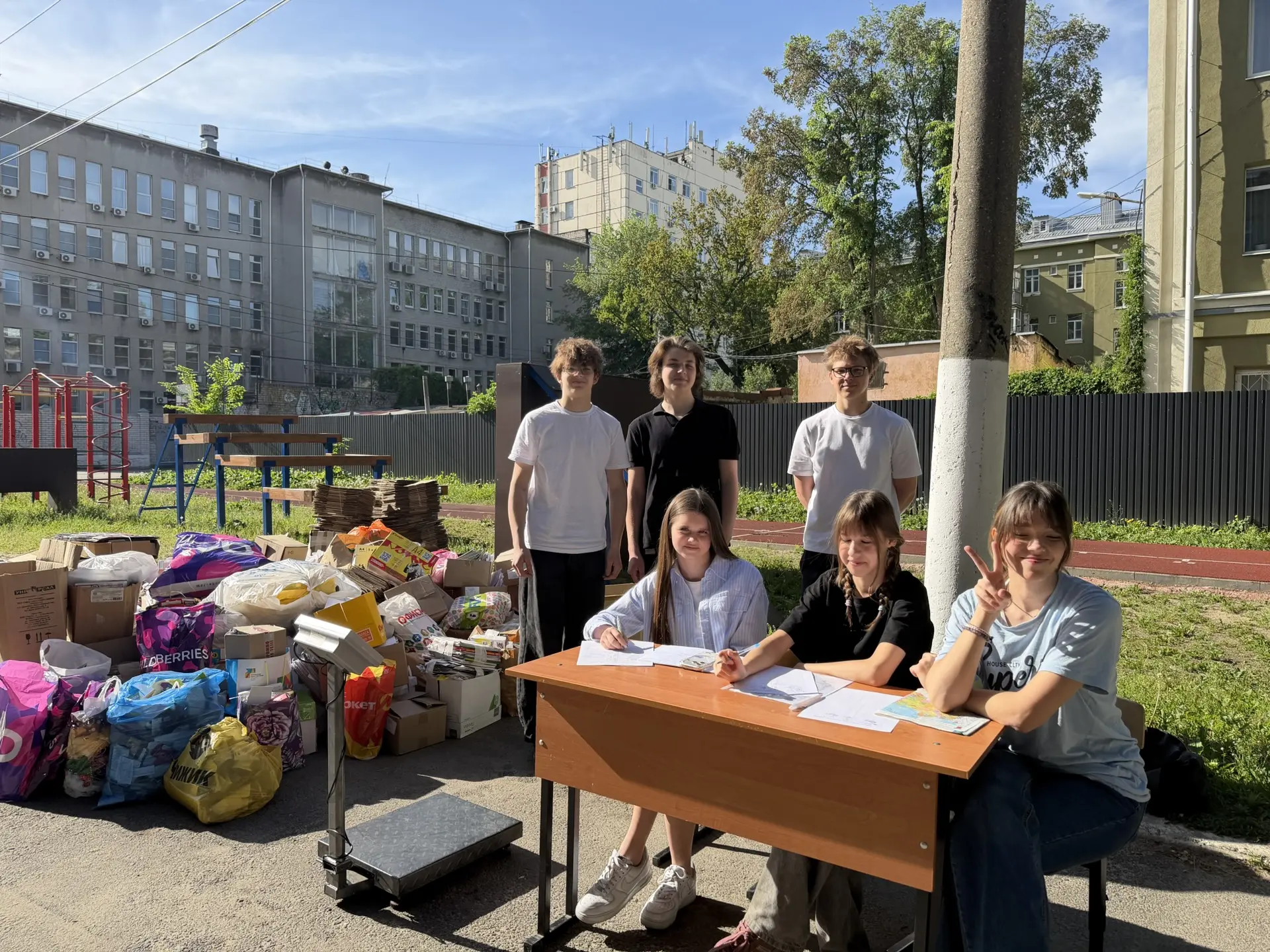 🌱 Спасибо за спасённые деревья!

В нашей школе прошёл сбор макулатуры, и вы не представляете, какой