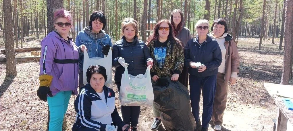 ️29 мая в нашей школе прошел  традиционный субботник: педагоги и работники школы показали пример!
За