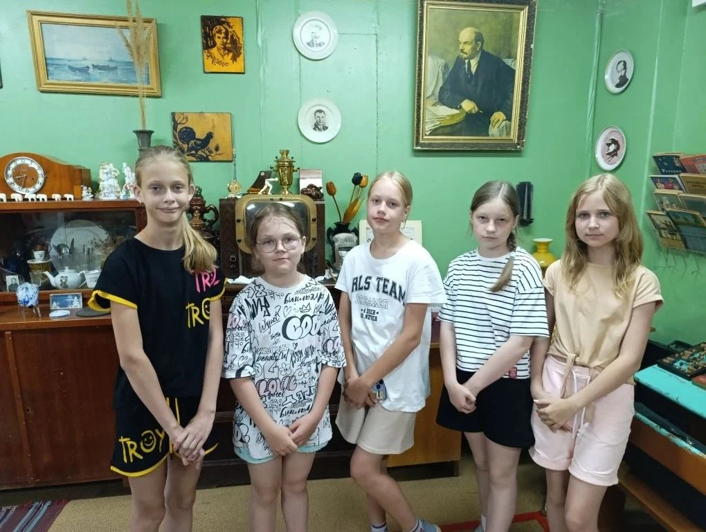 День России в «Непоседах»: от викторины до гимна! 🇷🇺

В нашем лагере «Непоседы» прошёл один из сам