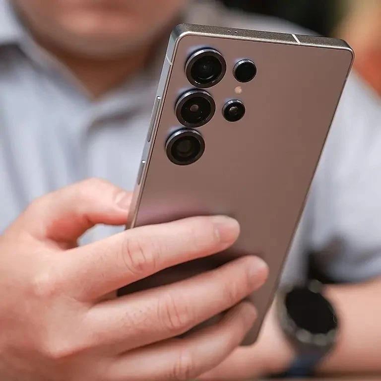 В CNet посмеялись над бесполезными функциями Android 17 для богатых людей.

Журналисты издания CNet 