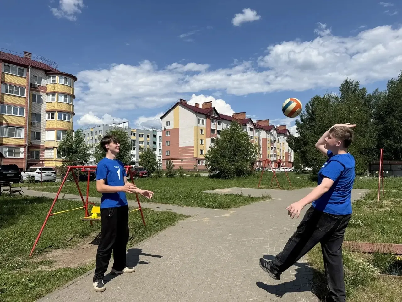 👍 Дворовые игры, которые ты не можешь пропустить!

📍 Дворовая практика в самом разгаре, и это прос