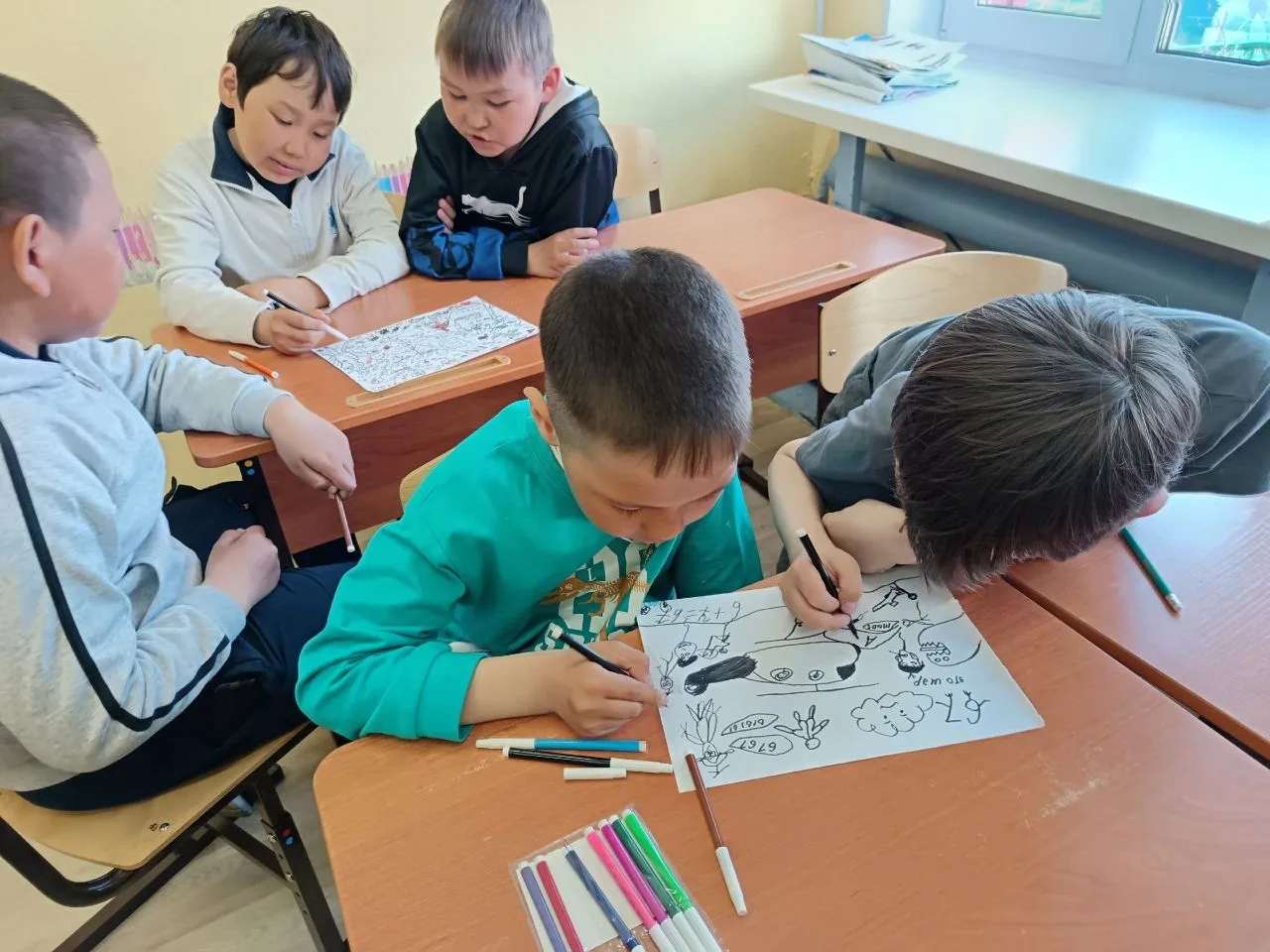 Что будет, если дать двум людям один холст? 🎨 Спойлер: магия!

Сегодня наш отряд погрузился в удиви