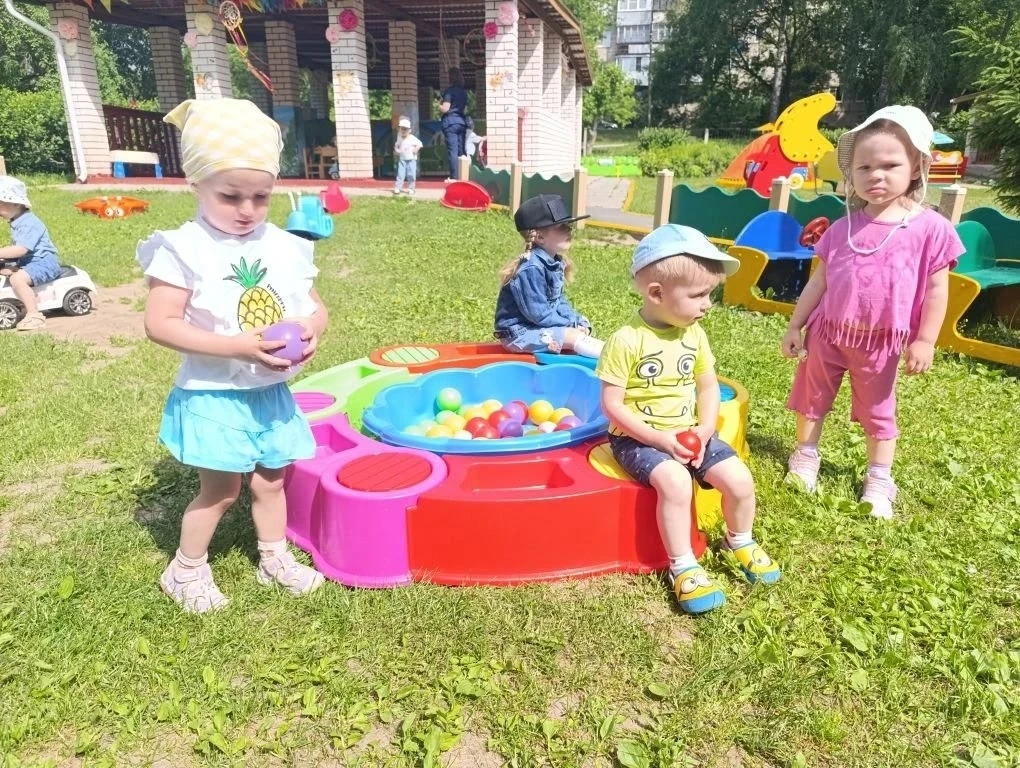 ☀️⛱️Лето в самом разгаре, а это значит, что наши прогулки стали ещё ярче, веселее и познавательнее! 
