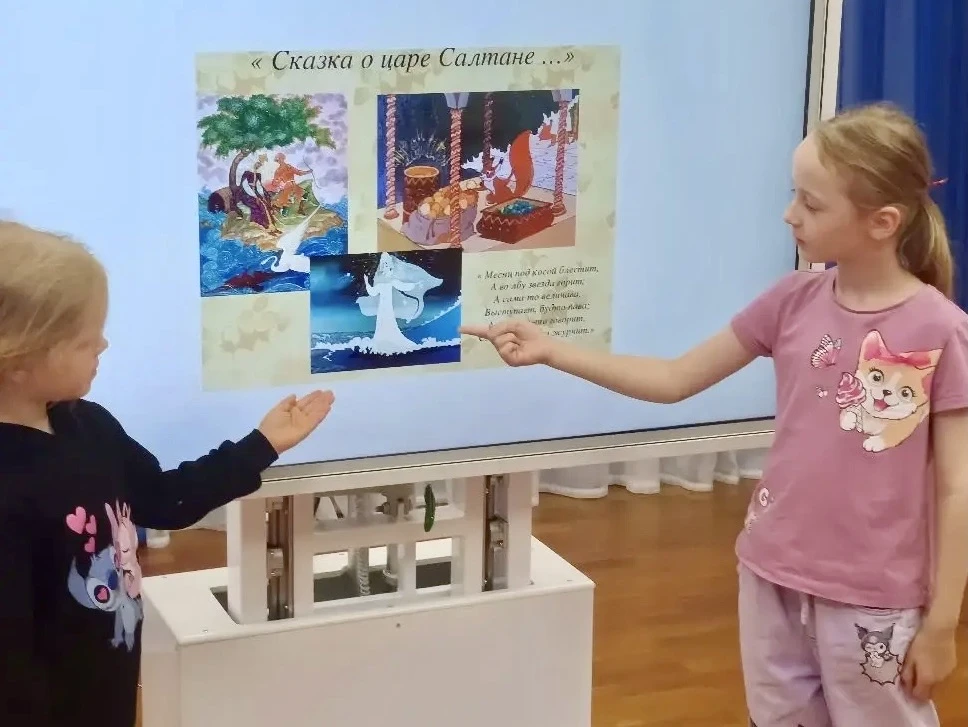 Пушкинский день в детском саду 👶👧📚
В пятницу в преддверии Дня русского языка и дня рождения велик