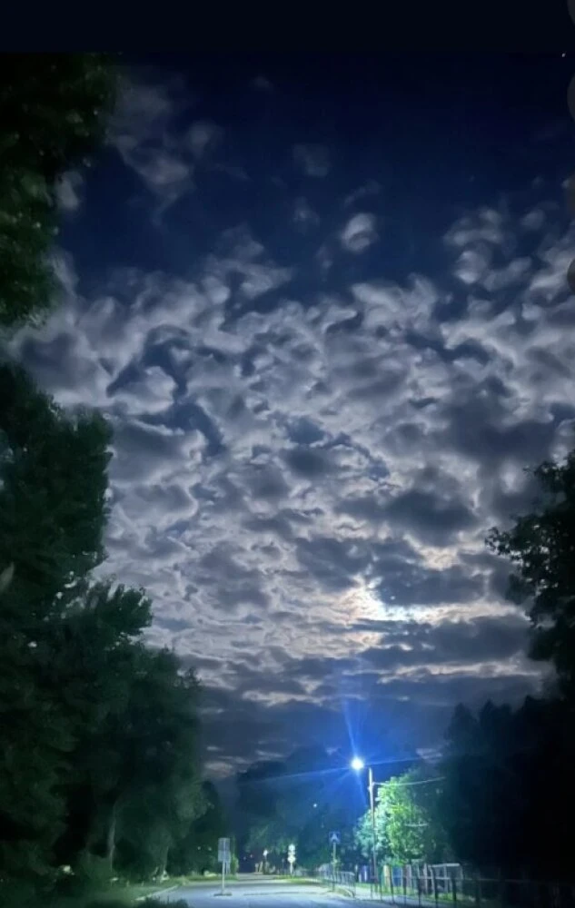 На небе сегодня красиво 😍

📷 @makarenkoelena56

🚀 @labinsk_online
📝 Прислать новость