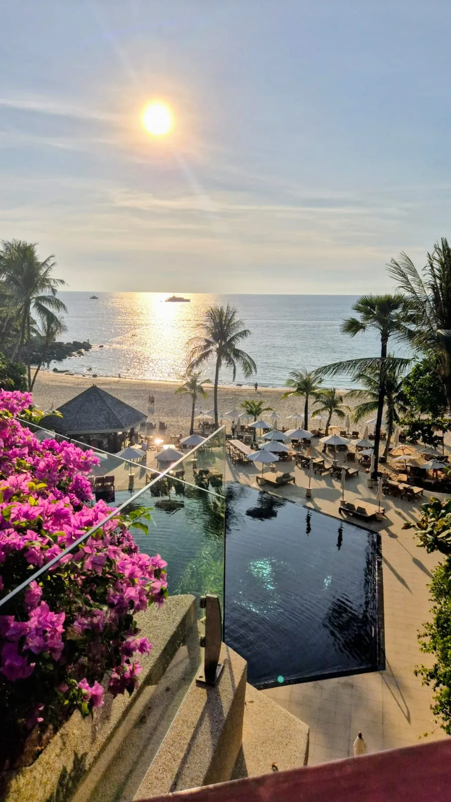 🌴 Новый год на Пхукете — пока ещё реально
Пока все мечтают встретить Новый год у тёплого моря, умны