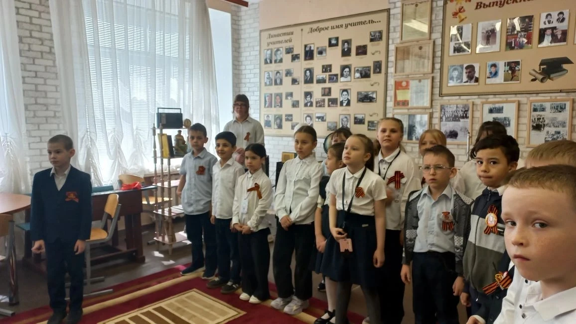 По традиции в нашей школе накануне празднования Дня Победы проводятся экскурсии в музее школы и посё