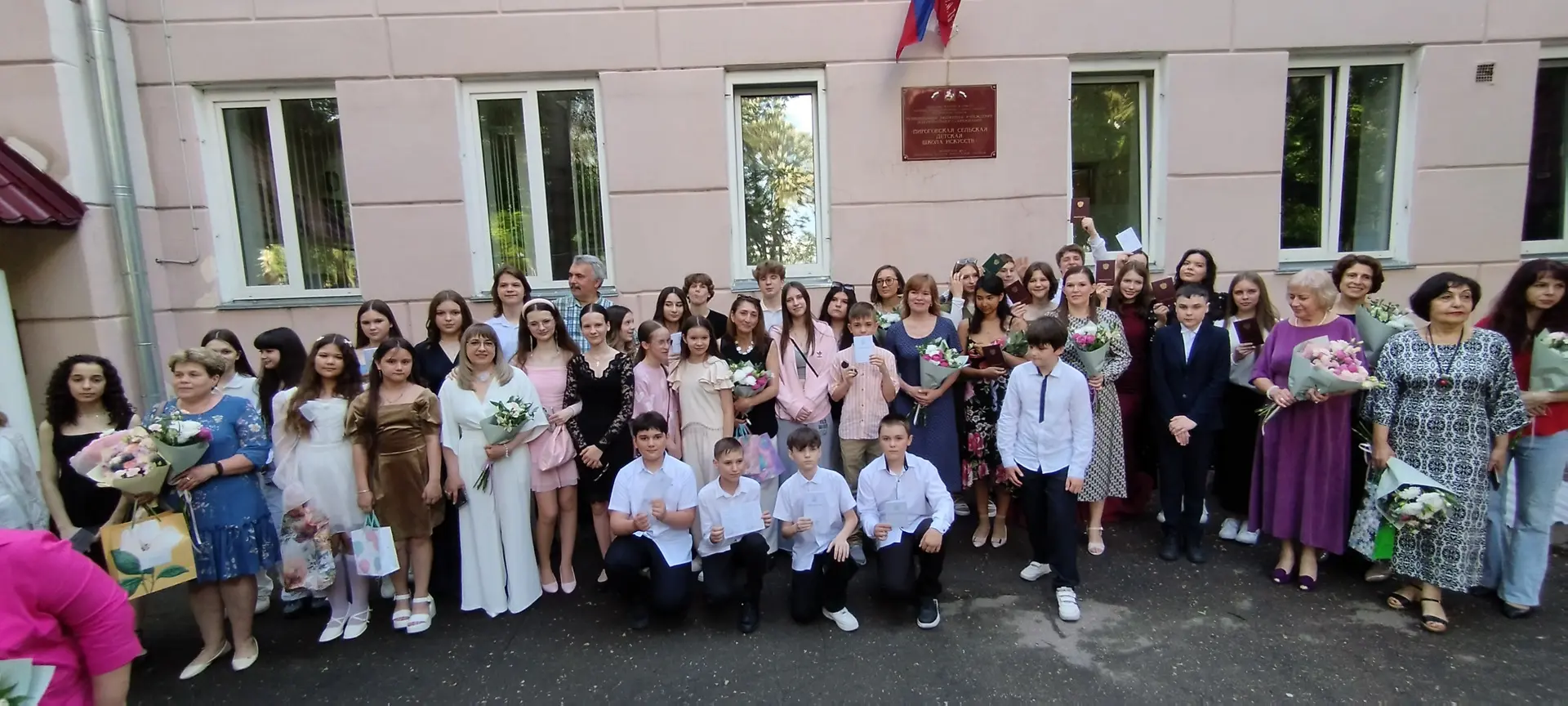 🎇22 мая в нашей школе искусств состоялся Выпускной вечер! Взволнованные родители, улыбающиеся препо