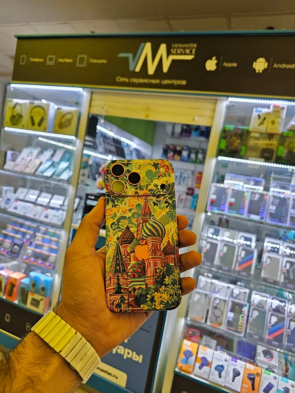 Хотите сделать iPhone необычным? 📱

На фото iPhone 17 Pro Max в текстурной плёнке.

Такая плёнка ме