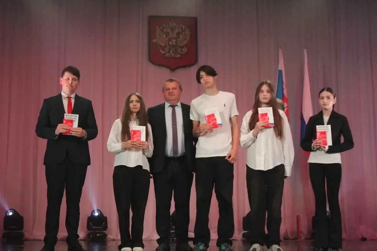 🎉 МЫ — ГРАЖДАНЕ РОССИИ! 🇷🇺

Получить паспорт гражданина Российской Федерации в День России — это 