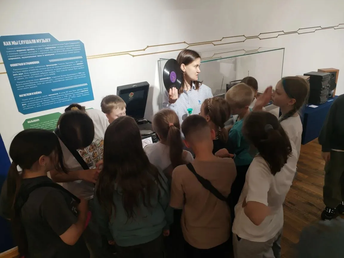 День 7. Мир юных исследователей👩‍🌾

Сегодня наши ребята вновь отправились в Государственный истори