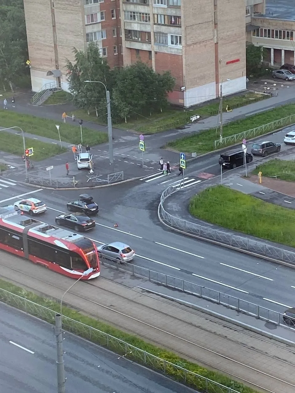 Коллонтай и Белышева, в сторону метро Большевиков.