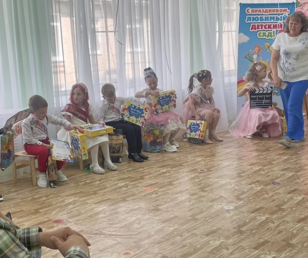 🎉✨ В подготовительной группе прошёл волшебный выпускной бал! ✨🎉

👶 Ребята пели, танцевали и читал
