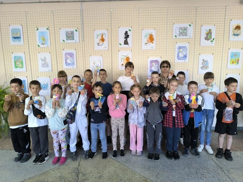 🧸В Доме культуры прошёл мастер-класс «Пластилиновое лето»

В Доме культуры прошёл творческий мастер