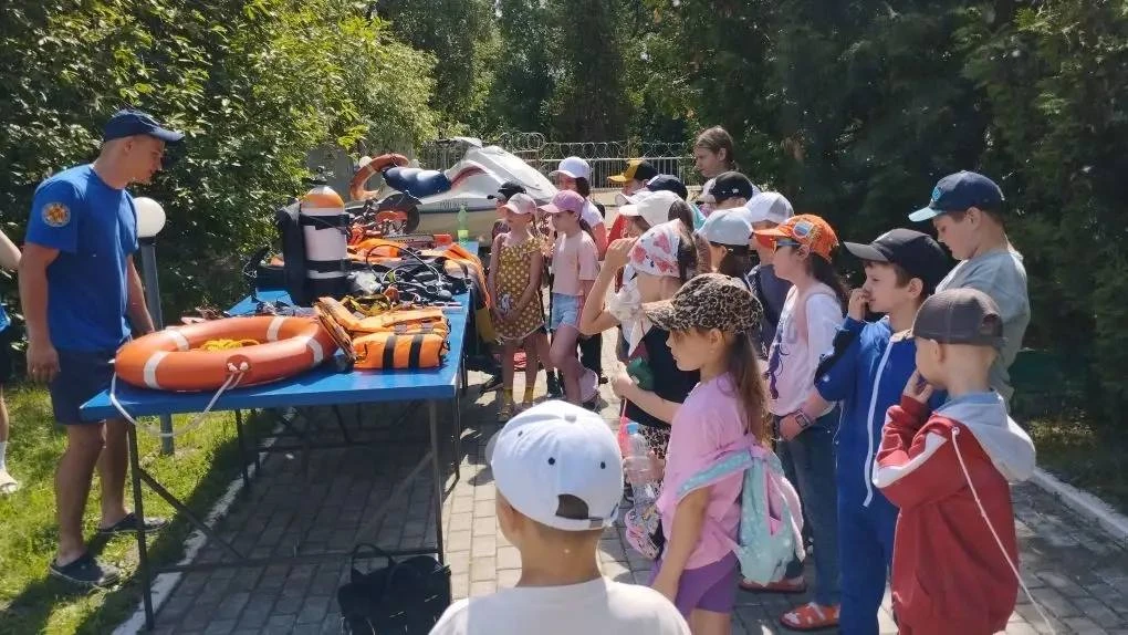 🚤 Спасатели на час! Как мы покоряли водную гладь

Каникулы - это круто, но безопасность - важнее! �