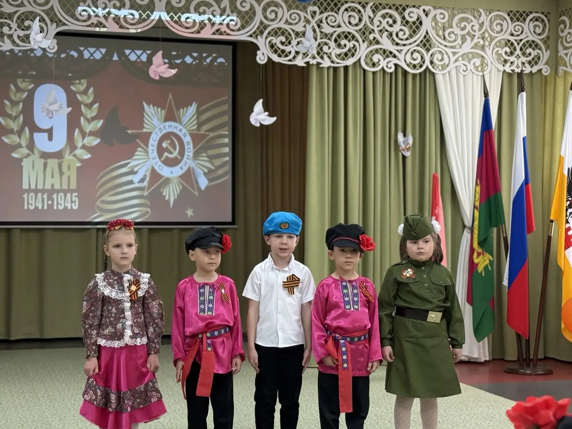 С благодарностью к прошлому и верой в будущее…
    В нашем детском саду прошёл праздник, посвящённый