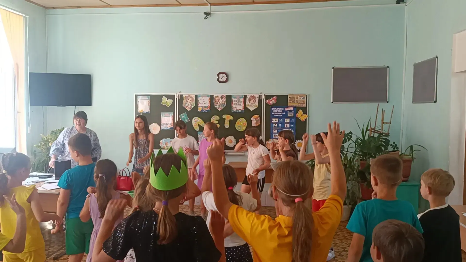 Вторая смена в пришкольном летнем лагере "Весёлые ребята': новые возможности и яркие впечатления

1 