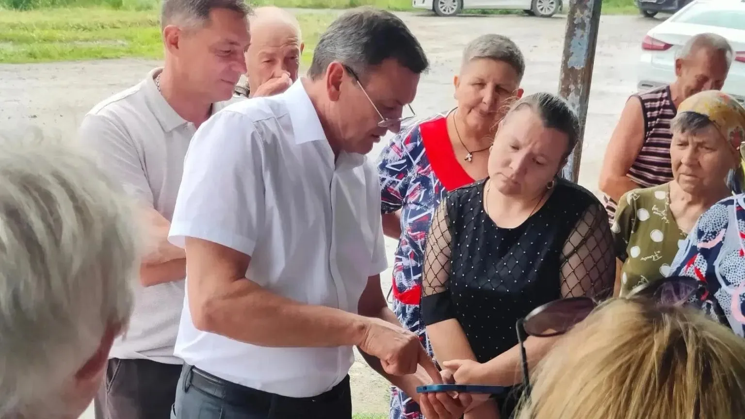Сергей Егоров пообщался с жителями Откормсовхоза

В завершение рабочей недели, 24 июля, состоялась в