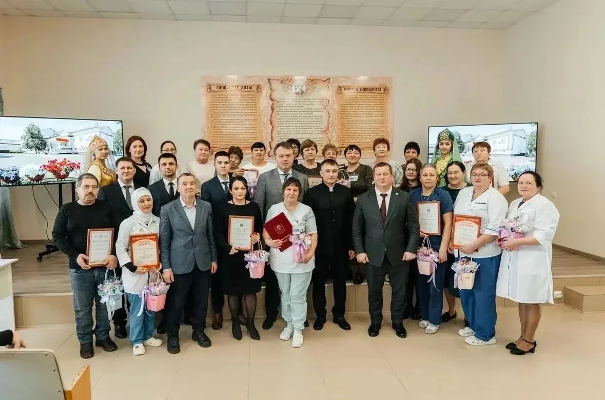 Уважаемые медицинские работники, ветераны здравоохранения!

Поздравляю вас с профессиональным праздн
