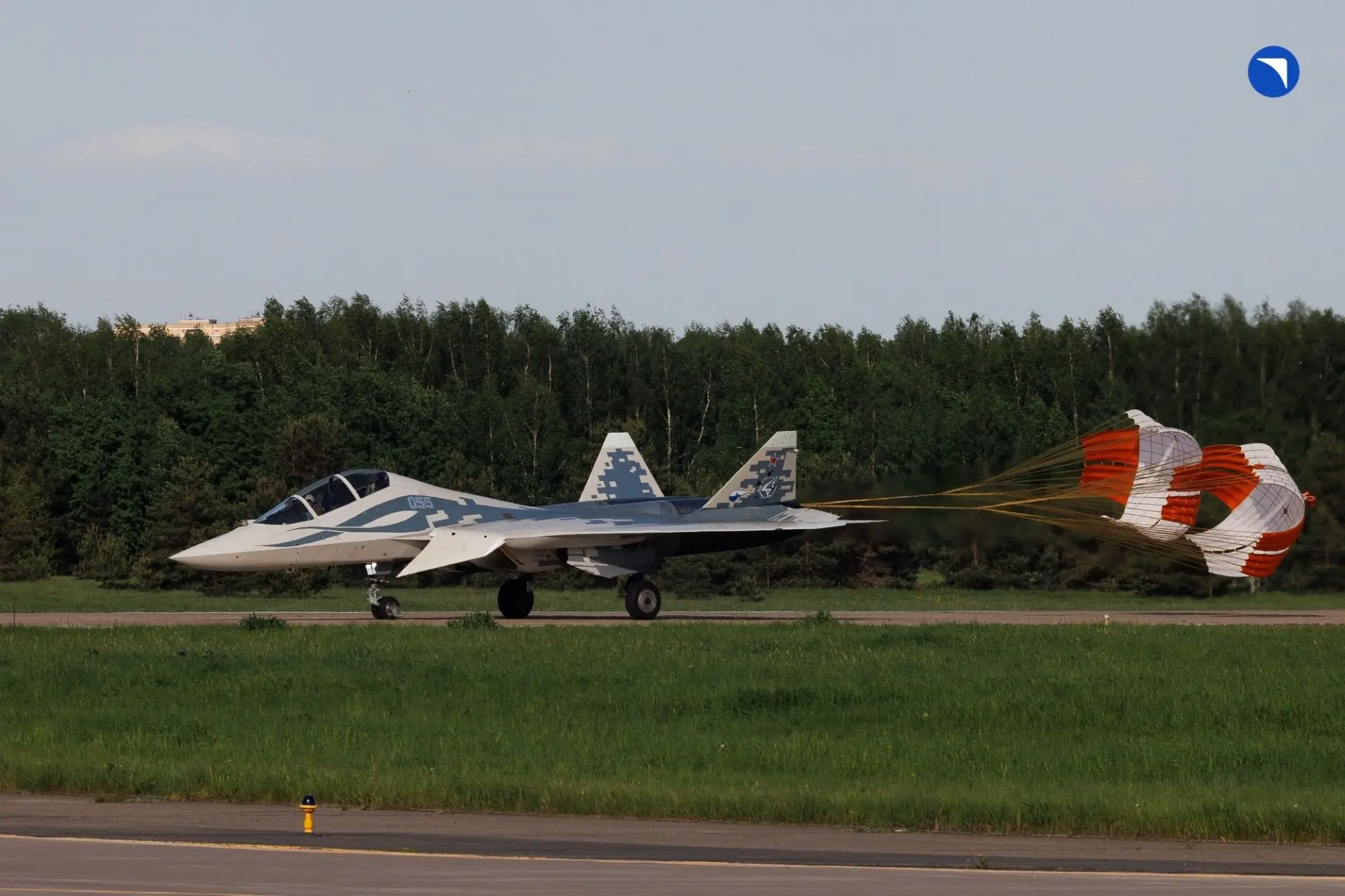 Дополнение по двухместному Су-57.
Первое, на что хотелось бы обратить внимание, — машина не построен