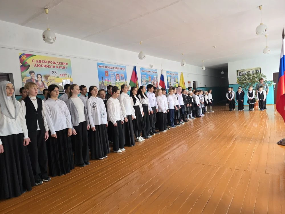 🇷🇺 Новая учебная неделя: традиция, память, благодарность.

Новая учебная неделя в нашей школе нача