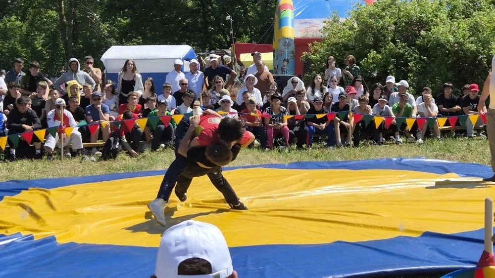 Сабантуй в Камском Устье: праздник, который мы так ждали! 🎉

🤩 Сегодня в нашем любимом пгт Камское
