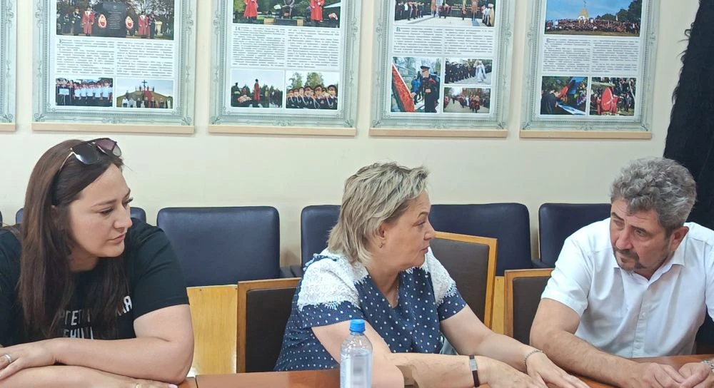 🤝Встреча с инициативной группой жителей района парка "До-До"

✍Заместитель председателя городской Д