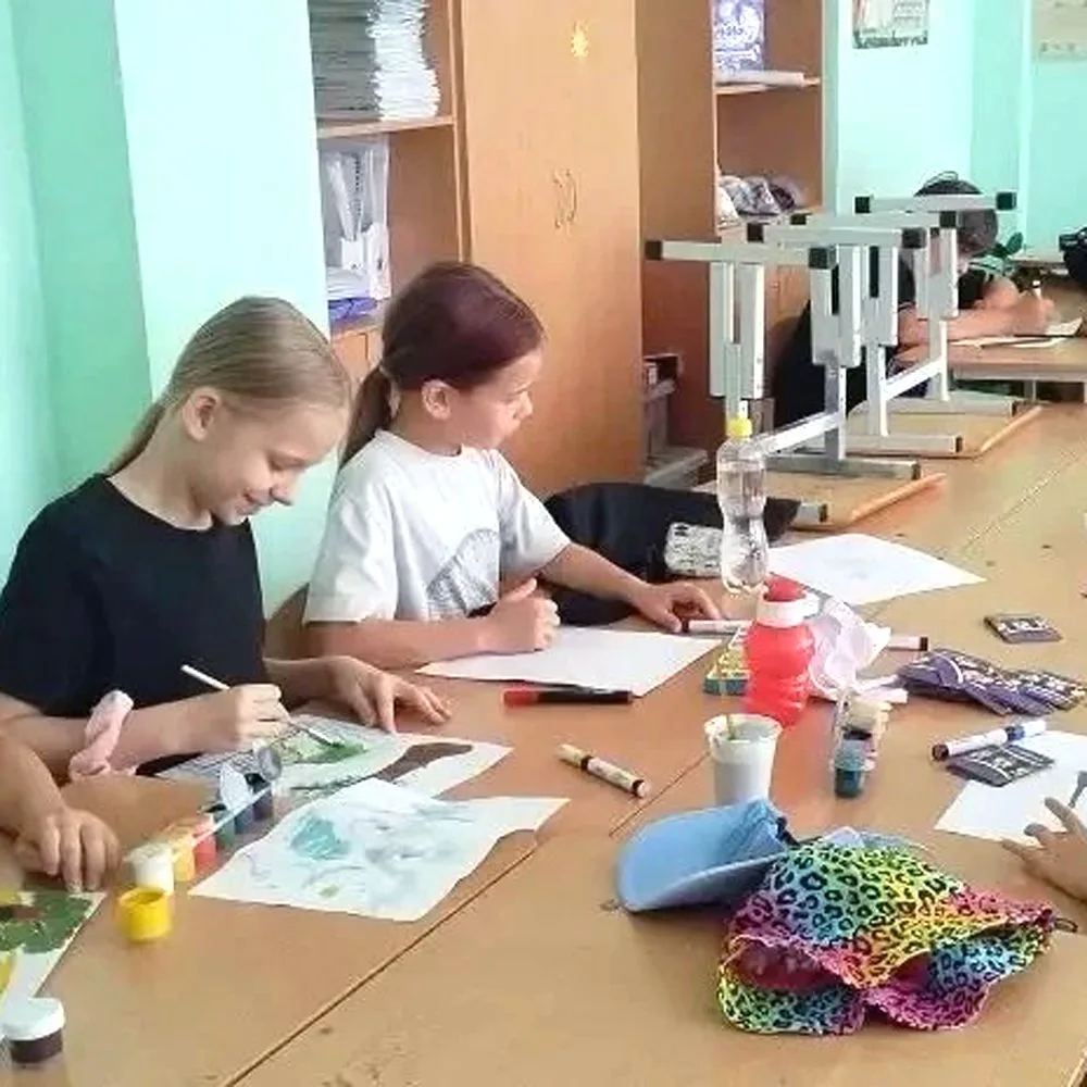🇷🇺 Сказки, спорт и забота о героях: ещё один яркий день в нашем лагере!

Сегодня в пришкольном лаг