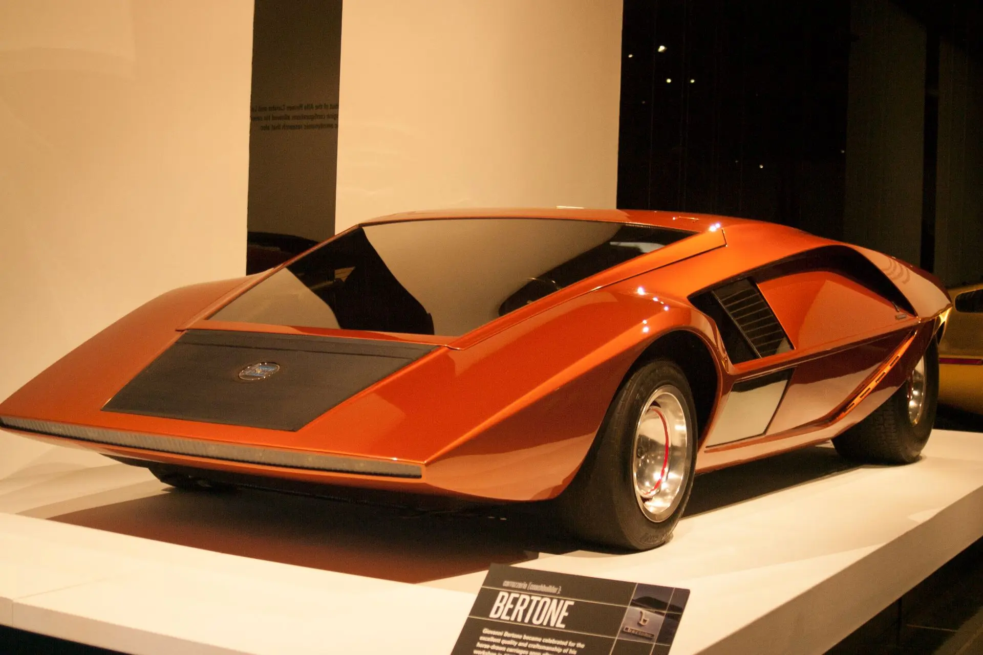 Как Lancia Stratos Zero проехала под шлагбаумом и изменила автодизайн

#Классика #Lancia

В 1970 год