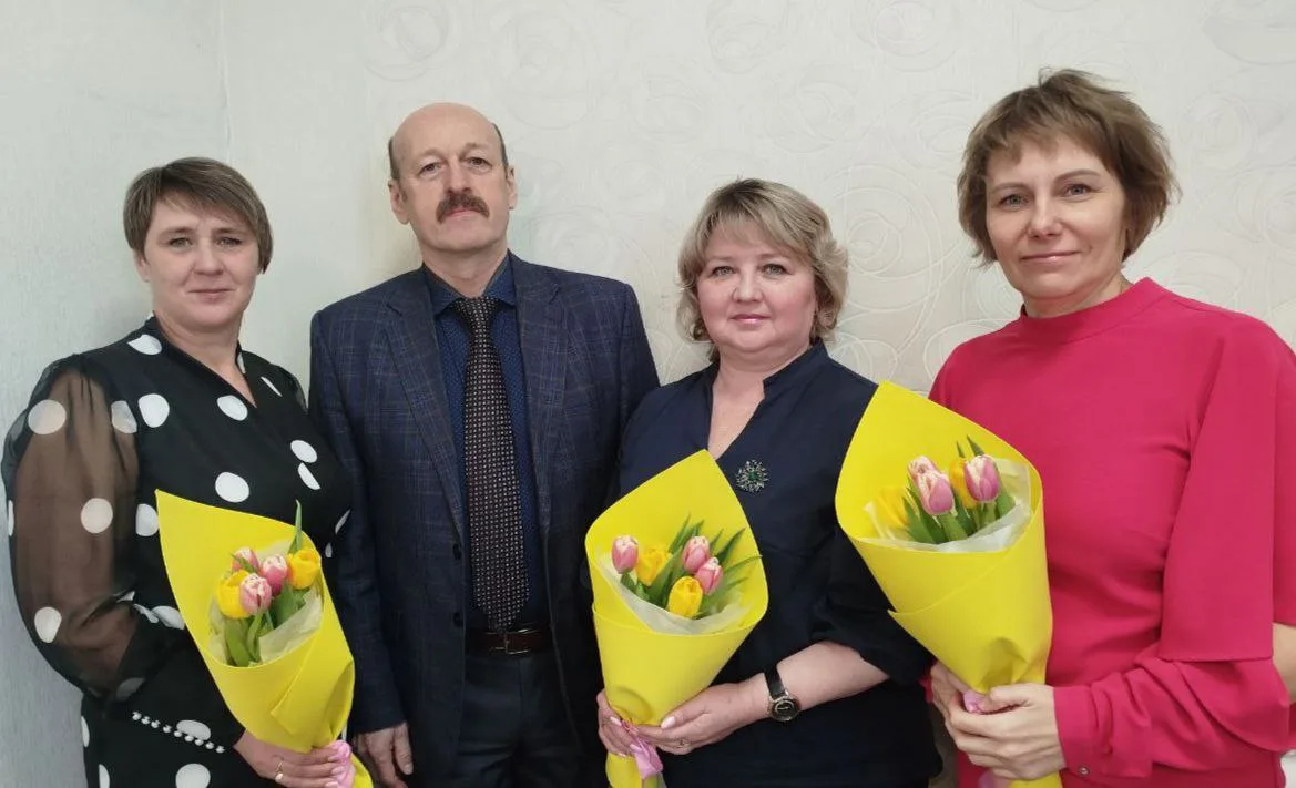Уважаемые женщины!

Сердечно поздравляем вас с Международным женским днем — 8 марта! 🌹Этот праздник
