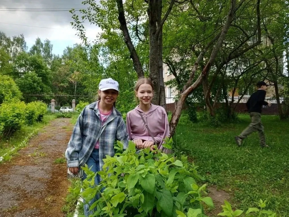 День дружбы в нашем лагере: тепло, улыбки и новые связи💥

Сегодня в нашем лагере прошёл замечательн