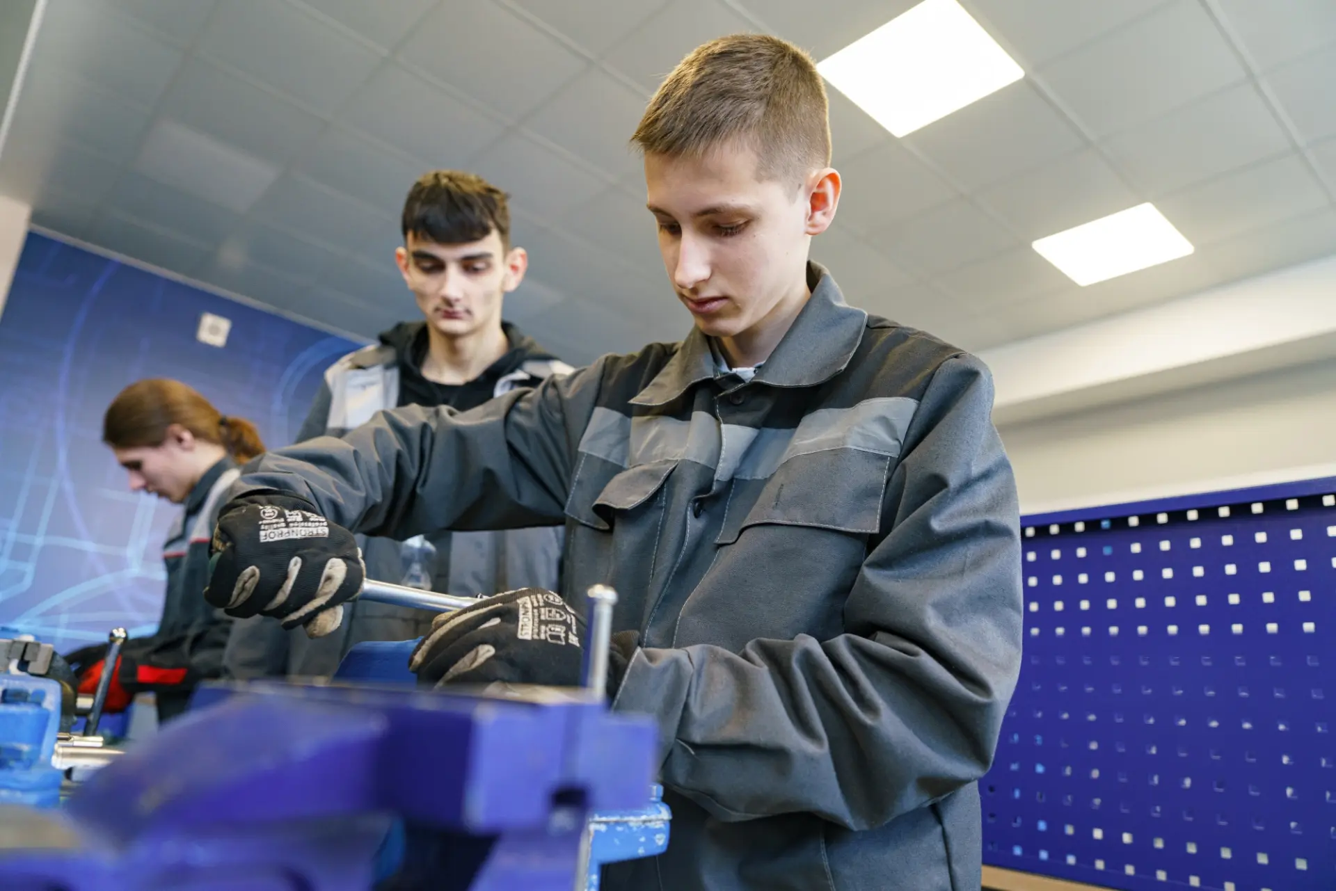 Выпускники 9-х классов, успешно освоившие рабочую профессию, получат свидетельство о присвоении квал
