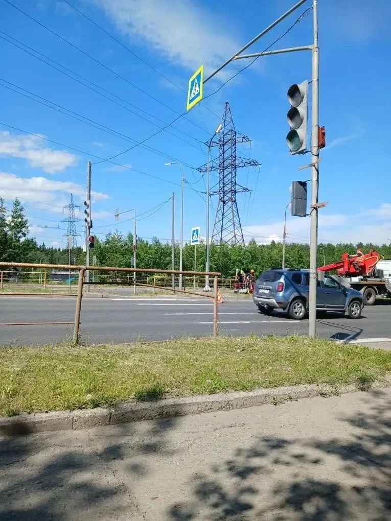⚡Специалисты МУППЭС завершили работы по восстановлению опоры наружного освещения в районе дома №73 п