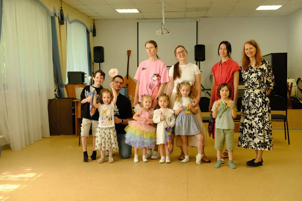 23 мая состоялся выпускной у группы "Орфик"- дети 3-4 лет вместе с родителями сыграли музыкальную ск