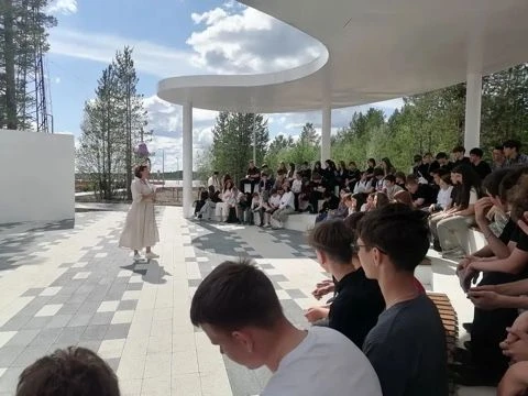 Специалисты городской больницы продолжают профилактическую работу  с несовершеннолетними. Сегодня ме