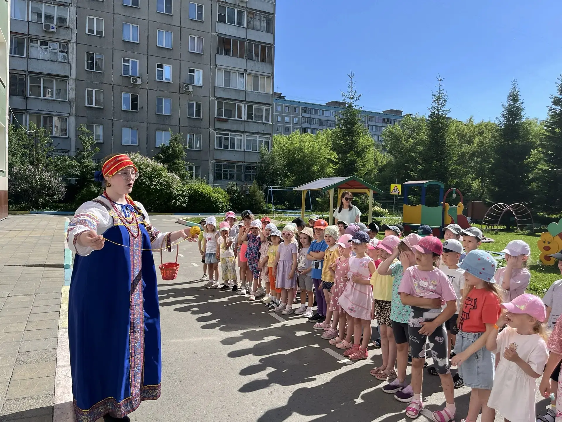 В детском  саду педагоги организовали квест «Россия как Аленушка или в поисках флага».