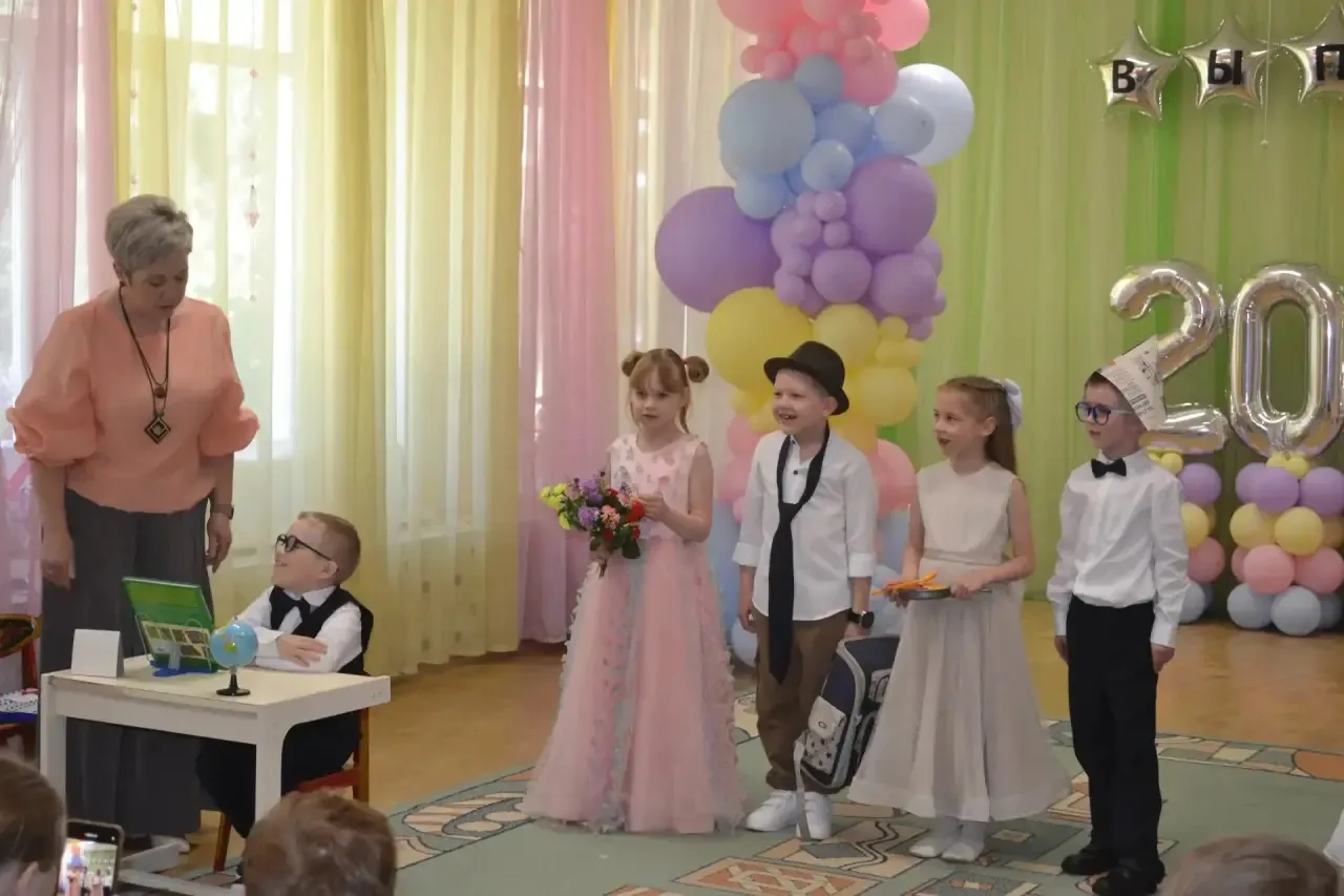 🎈 Вот и настал этот день! День, когда наши воспитанники из группы «Смешарики» попрощались с детским