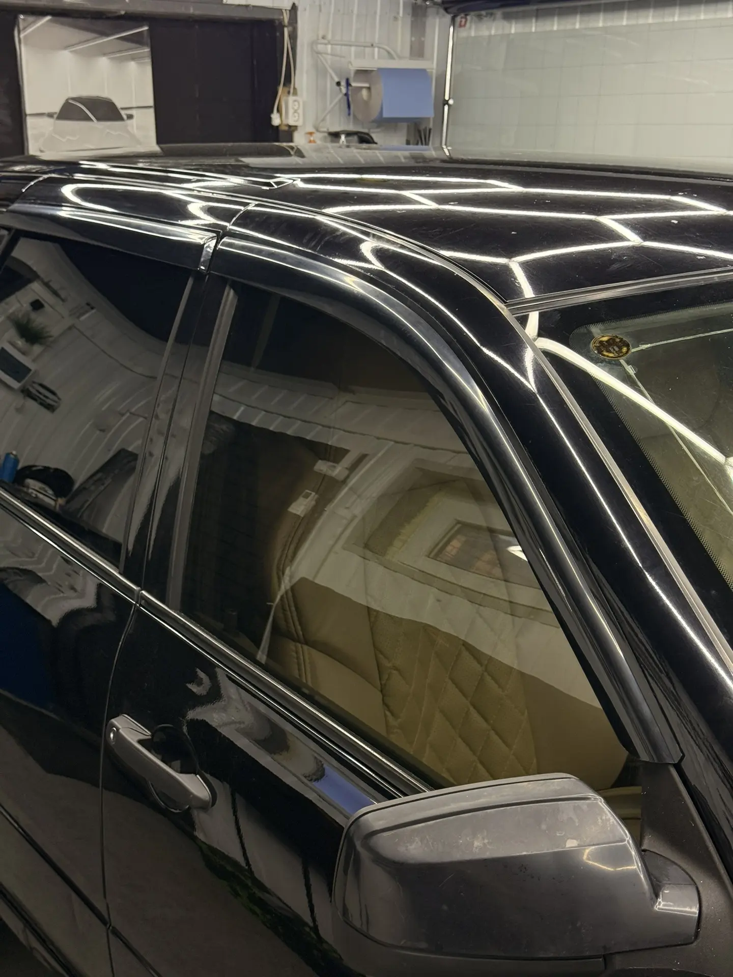 🚙 Lada Kalina

✅ Затонировали передние окна - 35% Sun Control

VK - vk.com/tonirovka_oskol
TG - t.m